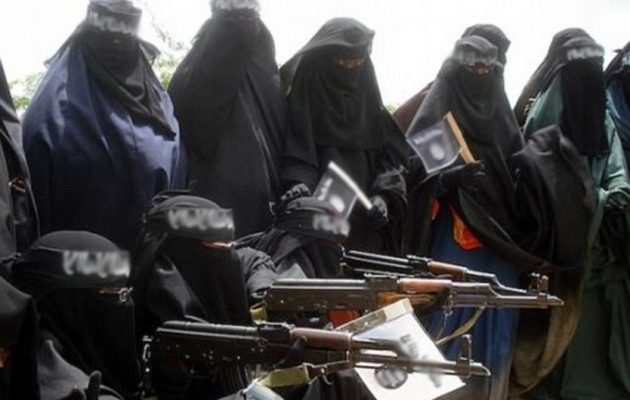 Το Ισλαμικό Κράτος βγάζει στους δρόμους της Μοσούλης στρατό γυναικών