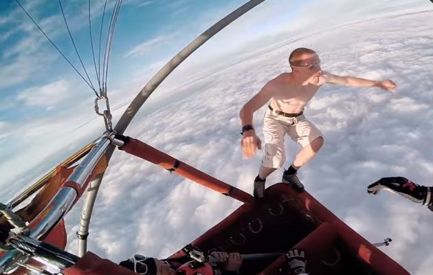 Πήδηξε στο κενό από 14.000 πόδια χωρίς αλεξίπτωτο και ζει – Δείτε το βίντεο