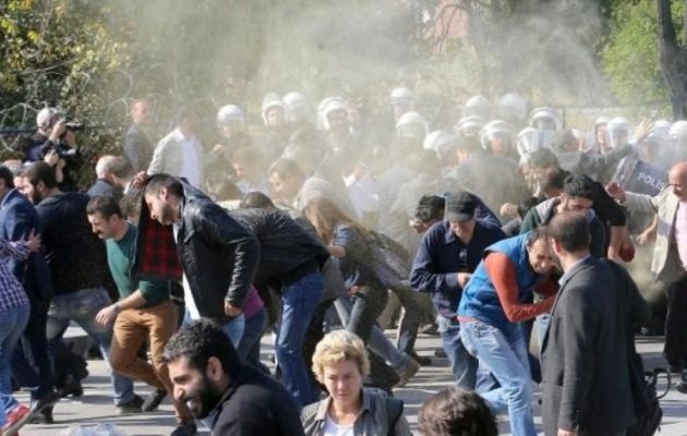 Οδομαχίες με βροχή τις μολότοφ μεταξύ Κούρδων και Αστυνομίας στην Άγκυρα