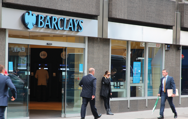 Για απάτη κατηγορείται η τράπεζα Barclays με εμπλοκή από Κατάρ