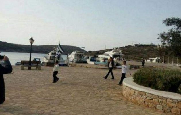 Συγκίνηση: Παρέλαση μόλις με δυο μαθητές για την 28η Οκτωβρίου