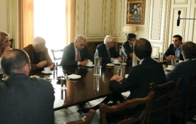 “Η αναθεώρηση του Συντάγματος αφορά όλους τους πολίτες” απαντά το Μαξίμου