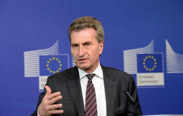 Ο Έτινγκερ αμφισβητεί τη Γερμανία: Το προσφυγικό κρίνεται στις Βρυξέλλες και όχι στο Βερολίνο