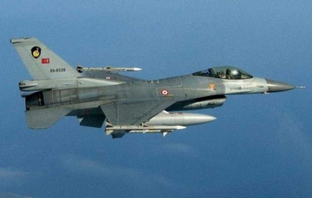 Συνεχίζουν τις προκλήσεις οι Τούρκοι στο Αιγαίο: Δύο F-16 πέταξαν πάνω από τις Οινούσες
