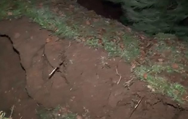 Άνοιξε η γη σε παράδρομο της εθνικής οδού  Ιωαννίνων – Άρτας (βίντεο)