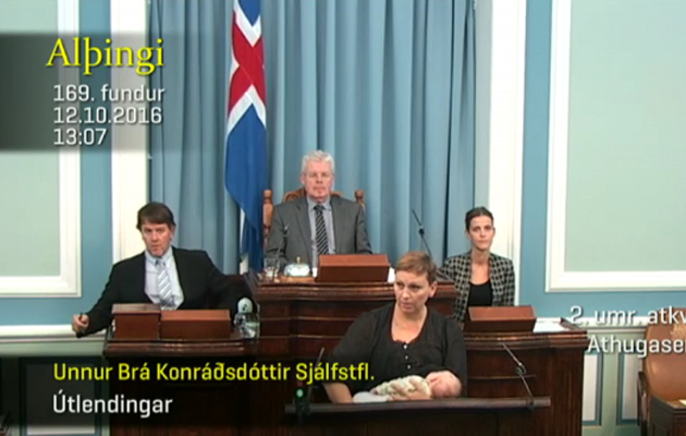 Ισλανδή βουλευτίνα εκφώνησε ομιλία στο κοινοβούλιο θηλάζοντας το μωρό της
