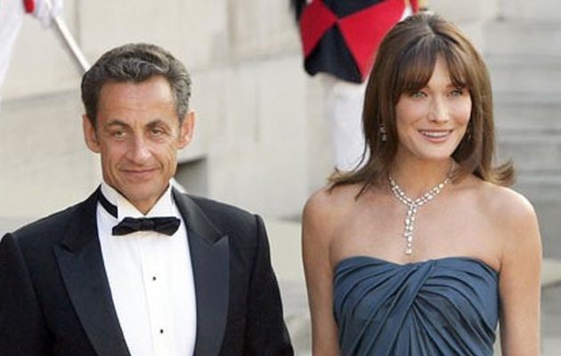 Ο Σαρκοζί καμάρωνε για το στήθος της Μπρούνι μπροστά σε υπουργούς!