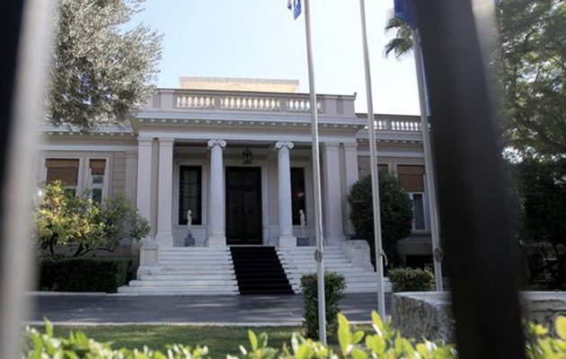 Ελεύθεροι αφέθηκαν οι 14 του “Ρουβίκωνα” που πήγαν να μπουν στο Μαξίμου