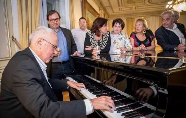 Δείτε φωτογραφίες από τη δεξίωση του Πρωθυπουργού στο Μαξίμου για τους βουλευτές