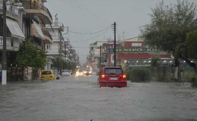 Σαρώνει η κακοκαιρία στην Ελλάδα – Σφοδρή καταιγίδα στην Αττική