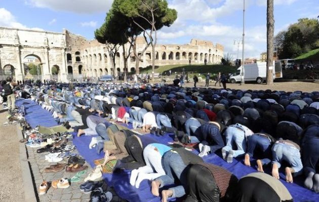 Μουσουλμάνοι προσευχήθηκαν δίπλα στο Κολοσσαίο στη Ρώμη