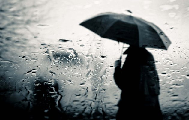 Πάρτε ομπρέλες την Πέμπτη – Πού θα σημειωθούν καταιγίδες