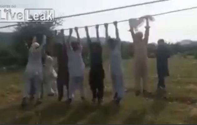 Δείτε νέο “τρελό” από το Πακιστάν – Κρεμιούνται από ηλεκτροφόρα καλώδια (βίντεο)