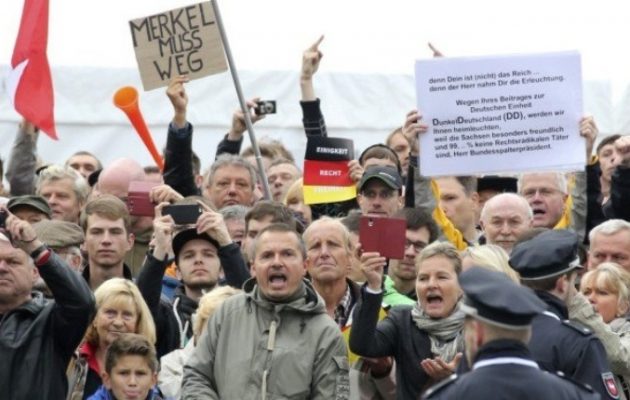 Ακροδεξιά οργή για τη Μέρκελ: “Προδότρα του λαού” τη φώναζαν στη Δρέσδη