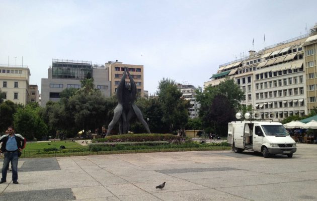 Φρίκη: Δυο μεθυσμένοι αλλοδαποί κρέμασαν στην πλατεία Κλαυθμώνος έναν άλλο αλλοδαπό!