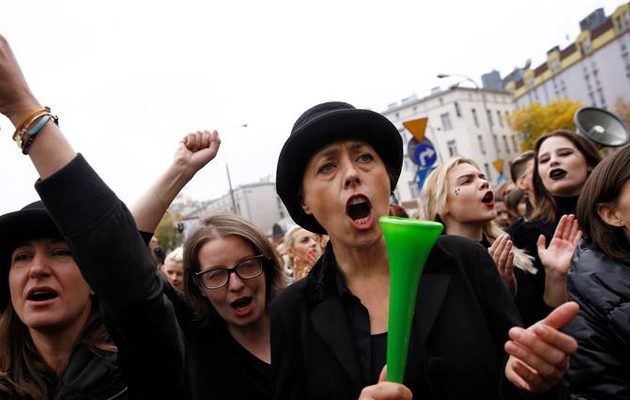 Ηχηρό “όχι” της πολωνικής βουλής στην απαγόρευση των αμβλώσεων