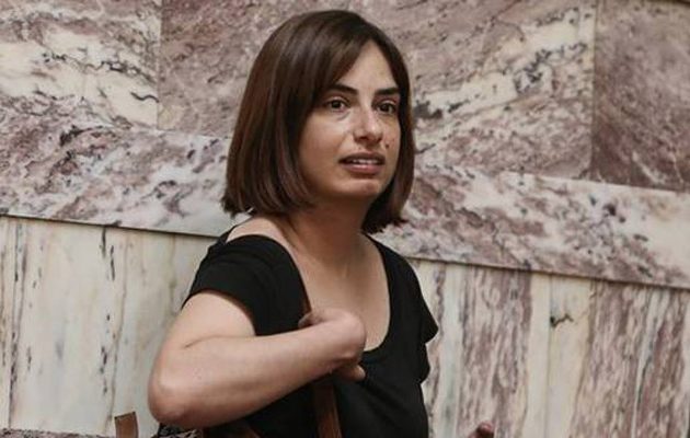 Τρολάρει Σπυράκη η Σβίγκου: Δεν είναι να βγαίνεις ούτε για καφέ αν είσαι στη ΝΔ…