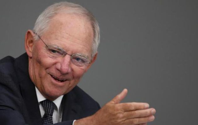 Handelsblatt: Ο  Σόιμπλε πήρε το “ΟΚ”  για να κόψει φόρους 6,5 δισ. ευρώ