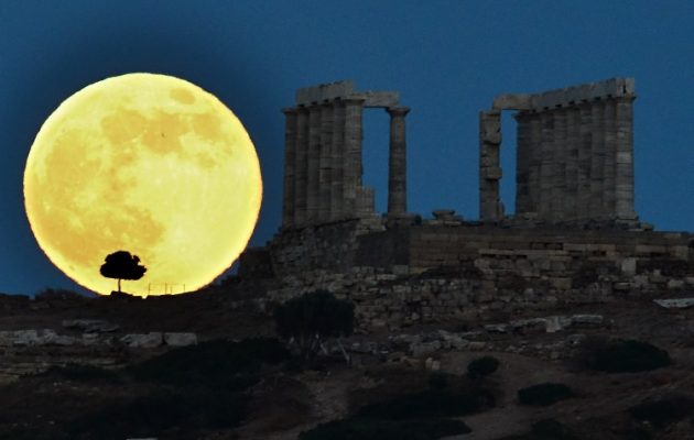 Super Moon: Γιατί απόψε το Φεγγάρι είναι αλλιώς; Διαβάστε και δείτε ψηλά