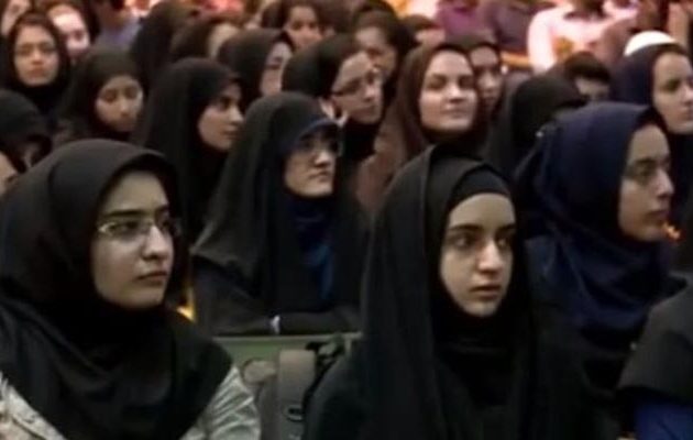 Δέκα Ιρανές μαθήτριες μαστιγώθηκαν επειδή δεν είχαν πληρώσει τα δίδακτρα