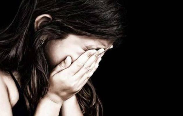 Πατέρας – κτήνος έταζε κινητό στην ανήλικη κόρη του για να ασελγεί στο κορμί της!