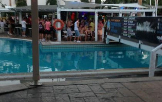 Καταγγελία για ξενοδοχείο στην Κύπρο:  Ήταν θολή η πισίνα από το σπέρμα!