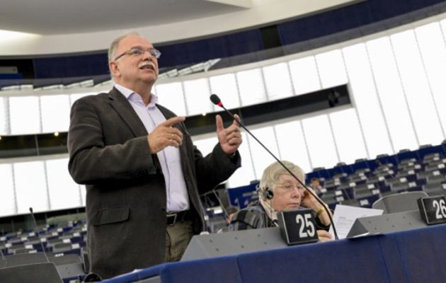 Παπαδημούλης για Ευρωζώνη: Να πάψει να παράγει πλεονάσματα για τον Βορρά και ελλείμματα για το Νότο