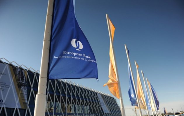 EBRD: Η Ελλάδα αναδύεται από την ύφεση – Ανάπτυξη 2% του ΑΕΠ το 2017