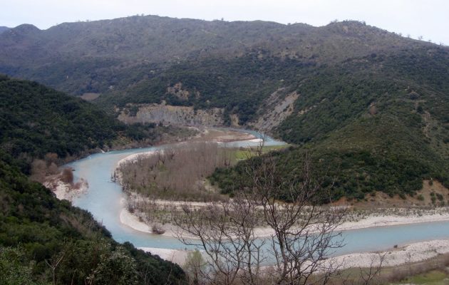 Μυστήριο με το θάνατο 33χρονου στον ποταμό Εύηνο