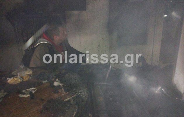 Σοκ στη Λάρισα: Κινδυνεύει 4χρονο παιδί από φωτιά σε σπίτι με κομμένο ρεύμα