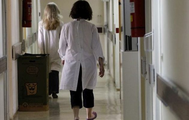 ΠΟΕΔΗΝ: 90 υγειονομικοί μολύνθηκαν από κοροναϊό – 400 σε καραντίνα