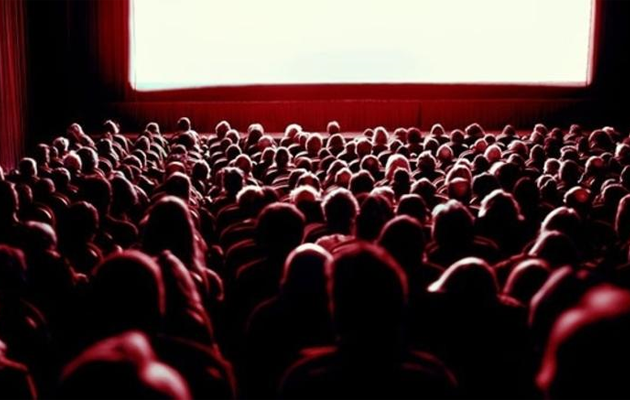 Ανάκρουση εθνικού ύμνου πριν από κάθε ταινία στους κινηματογράφους της Ινδίας