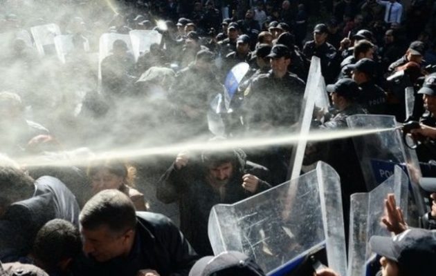 Κιλιτσντάρογλου: “Σε επικίνδυνη πορεία η Τουρκία”