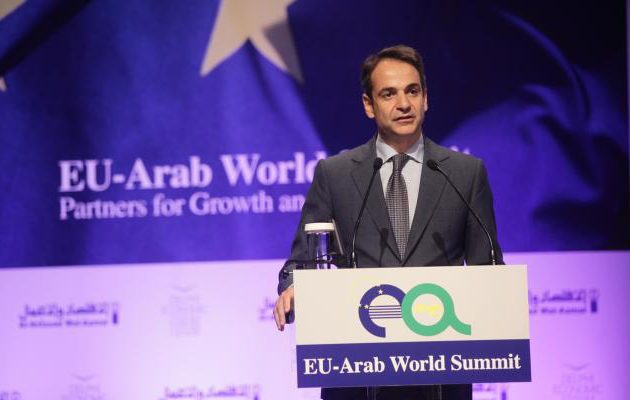 “Ο Μητσοτάκης αδυνατεί να ξεχωρίσει ένα διεθνές κοινό επενδυτών από μια κομματική συνάθροιση”