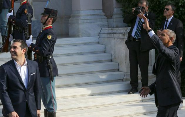 Ποιον χαιρετούσε ο Ομπάμα καθώς έφτανε στο Μέγαρο Μαξίμου