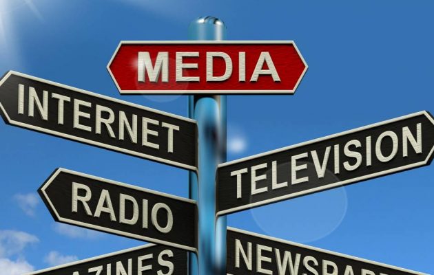 Ευρωβαρόμετρο: Οι πολίτες εμπιστεύονται πιο πολύ τα παραδοσιακά μέσα ενημέρωσης