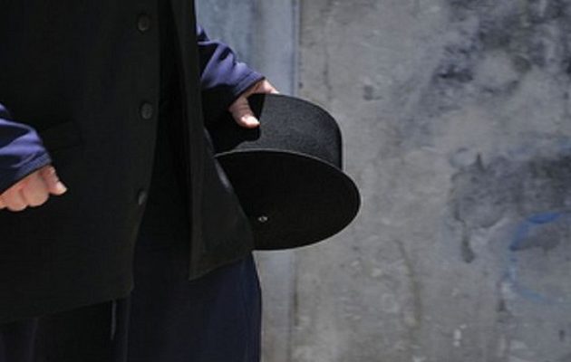 Ράσα με βαθιές τσέπες: Στη φυλακή ιερείς για υπεξαίρεση 930.000 ευρώ
