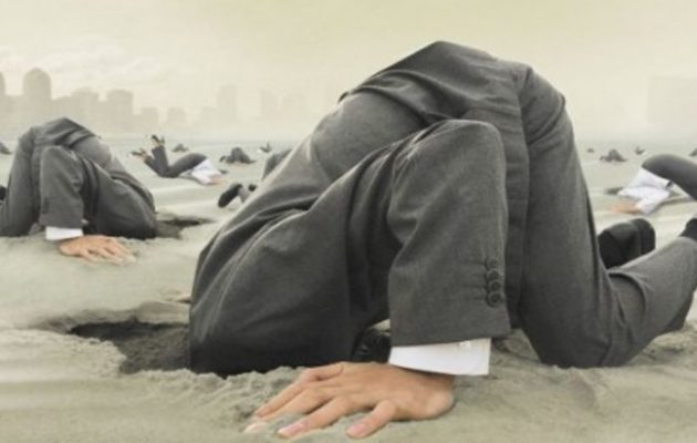 Εδώ ο κόσμος καίγεται κι ασχολούμαστε με τις τηλεοπτικές άδειες