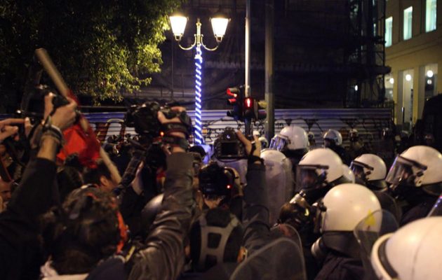 Ένταση στο κέντρο της Αθήνας από τις διαδηλώσεις κατά του Ομπάμα (βίντεο)