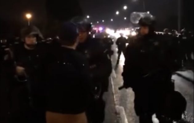 Πυροβολισμοί και χάος στο Πόρτλαντ σε διαδήλωση κατά του Τραμπ (βίντεο)