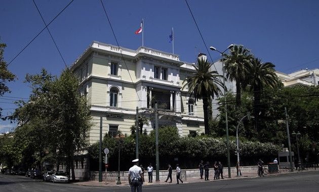 Πέταξαν χειροβομβίδα στην πρεσβεία της Γαλλίας – Ένας τραυματίας