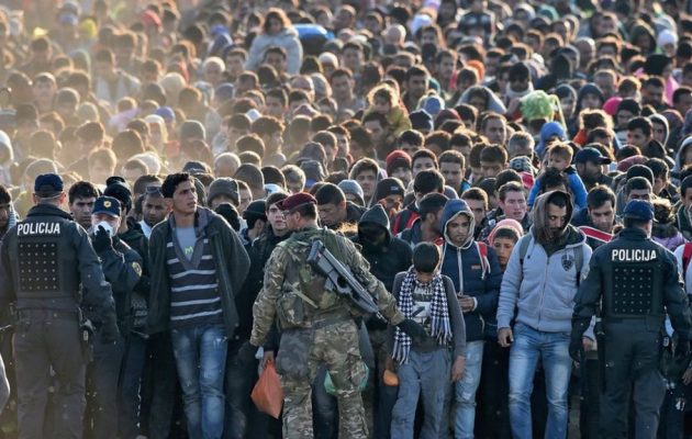 Κανείς στην Ευρώπη δεν έχει “δει” το νέο προσφυγικό τσουνάμι από την Τουρκία – Και δεν είναι Σύροι…