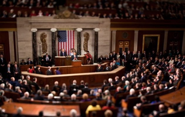 ΗΠΑ: Το Δημοκρατικό Κόμμα «κράτησε» τη Γερουσία – Παραμένει ο Μενέντεζ στη θέση του