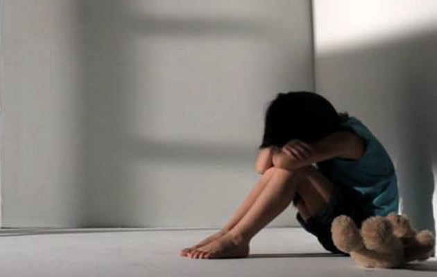 12χρονος έβλεπε πορνό και μετά βίαζε την 9χρονη αδελφή του!