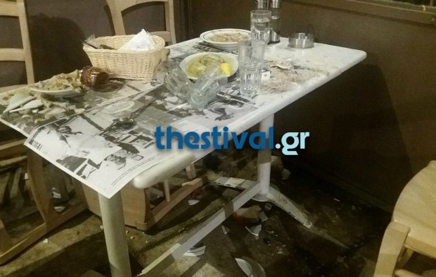 Επιτέθηκαν με καρέκλες και πιάτα στον Σώρρα στη Θεσσαλονίκη (φωτο)