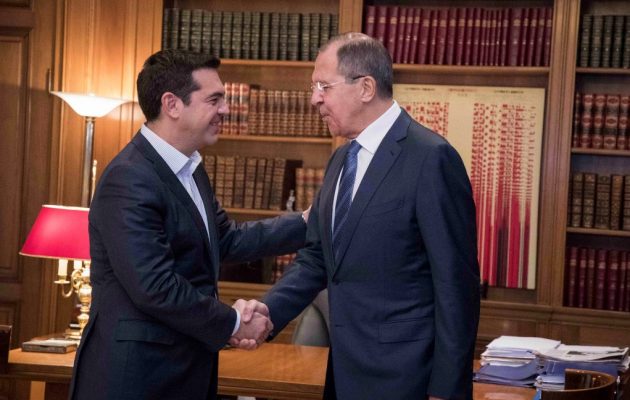 Τσίπρας σε Λαβρόφ: “Δεν νοείται να παραμείνει τουρκικός στρατός στην Κύπρο”