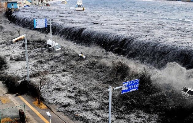 Τσουνάμι χτύπησε την Ιαπωνία μετά το σεισμό μαμούθ 7,3 Ρίχτερ (βίντεο)