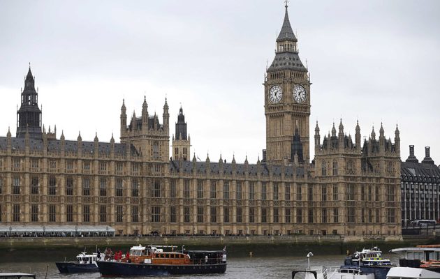 Η Deutsche Bank “βλέπει” πρόωρες εκλογές στη Βρετανία το 2017