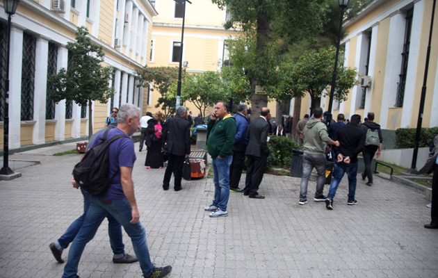 Στη φυλακή  11 άτομα της σπείρας των Ρομά  που ξάφριζαν σπίτια επωνύμων