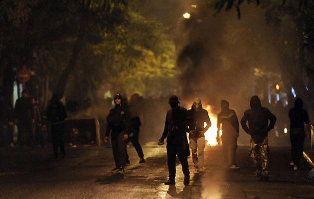 Επεισόδια στα Εξάρχεια μετά τις εκδηλώσεις μνήμης του Γρηγορόπουλου (φωτο)